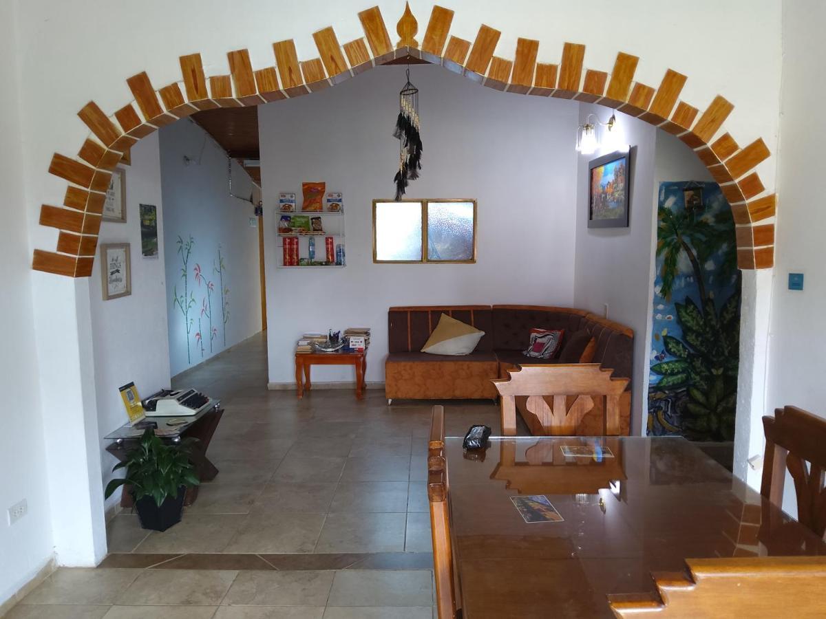 Appartement Artesanos Y Turistas à Guatapé Extérieur photo
