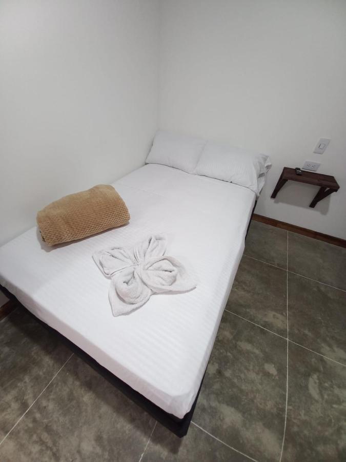 Appartement Artesanos Y Turistas à Guatapé Extérieur photo