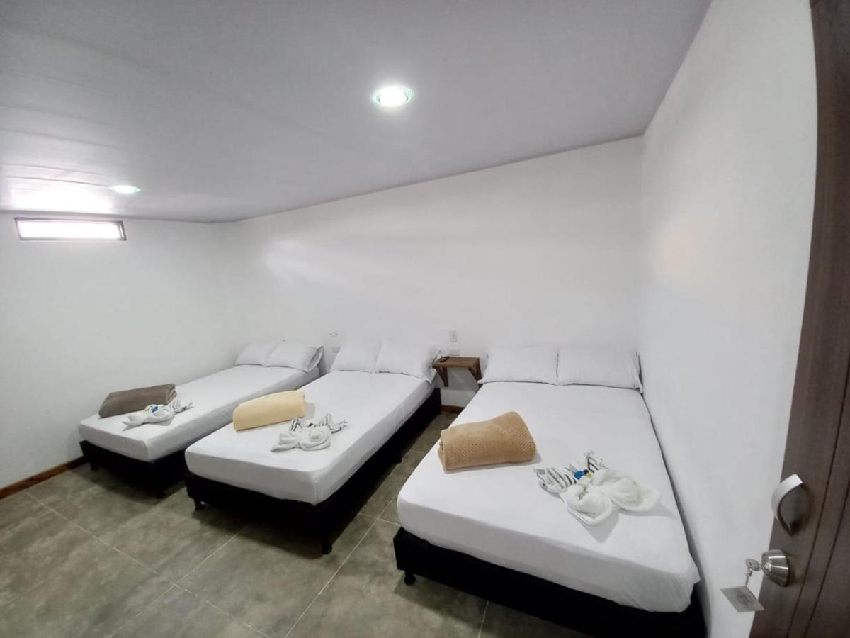 Appartement Artesanos Y Turistas à Guatapé Extérieur photo