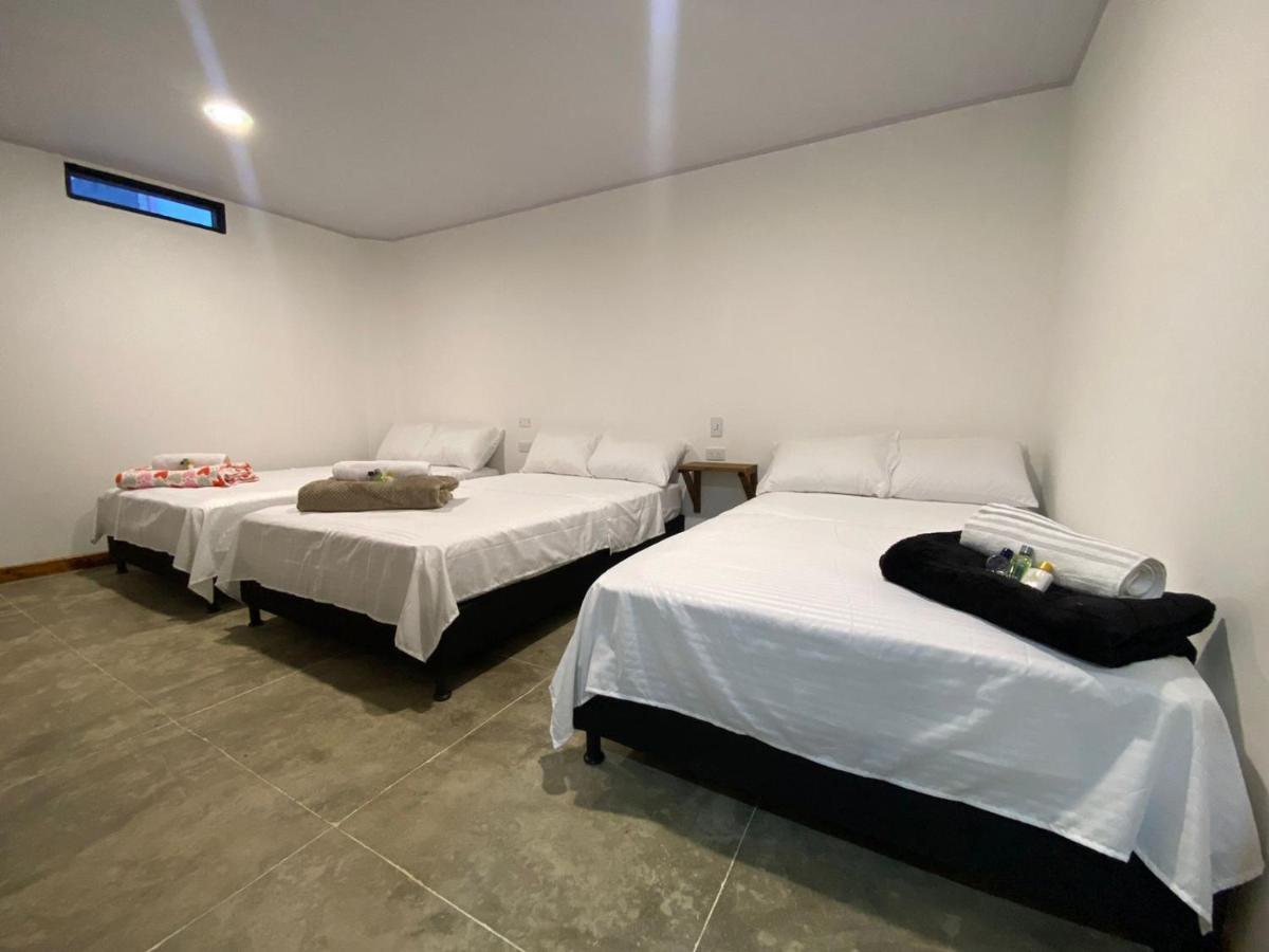 Appartement Artesanos Y Turistas à Guatapé Extérieur photo