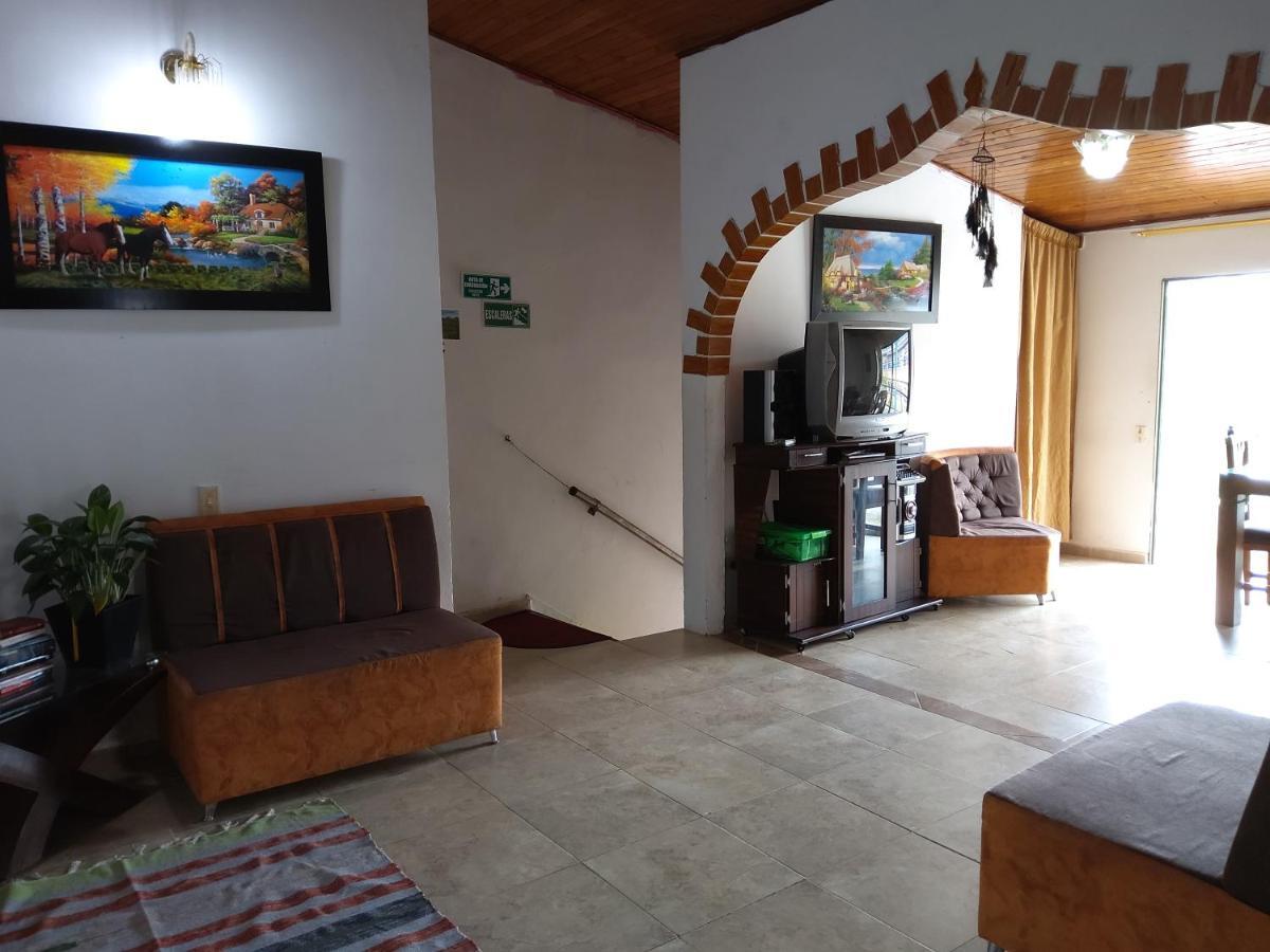 Appartement Artesanos Y Turistas à Guatapé Extérieur photo